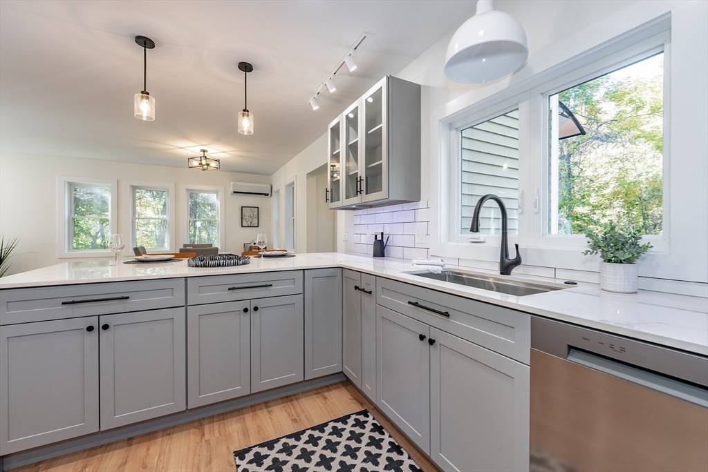 Easthampton, MA 01027,65 Lovefield St