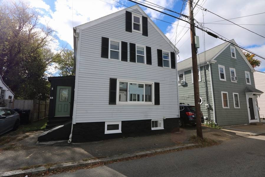 33 Beaver St, Salem, MA 01970