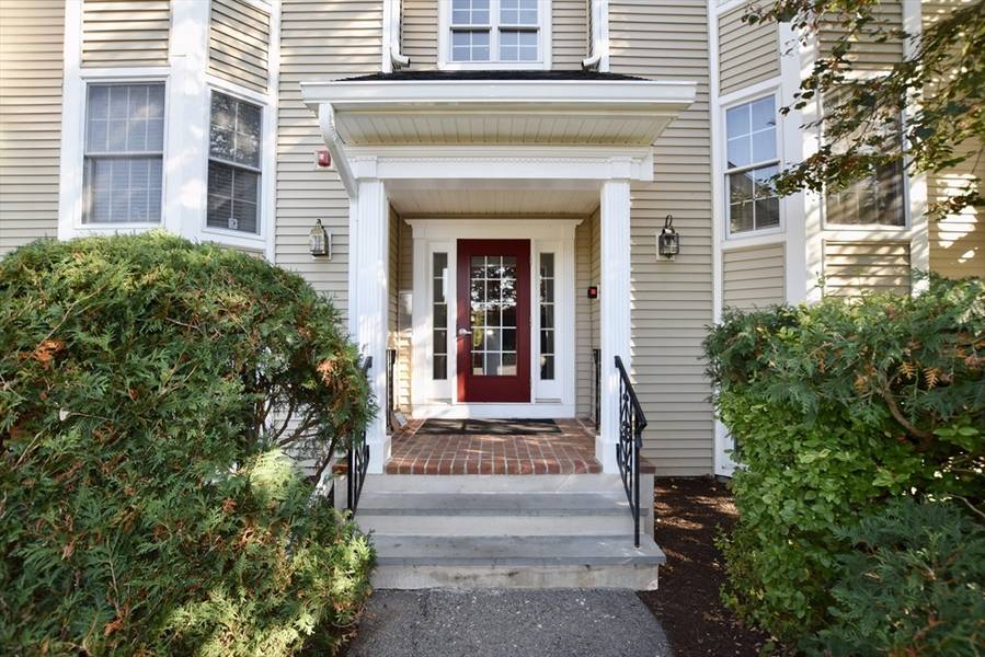 305 Carriage Ln #305, Taunton, MA 02780