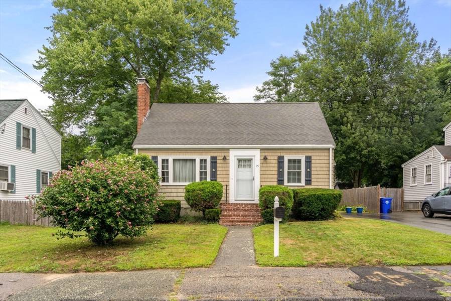 15 Rockwood Pl, Holbrook, MA 02343