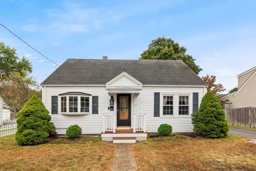 11 Elmwood Circle, Peabody, MA 01960