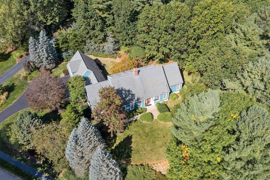 4 Village Green Lane, Holden, MA 01520