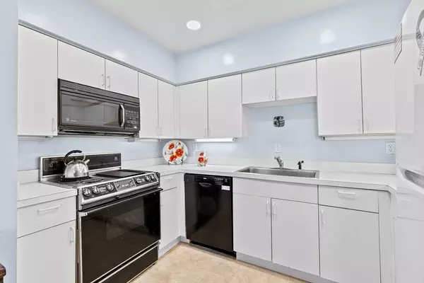 Norwood, MA 02062,383 Neponset Street #F