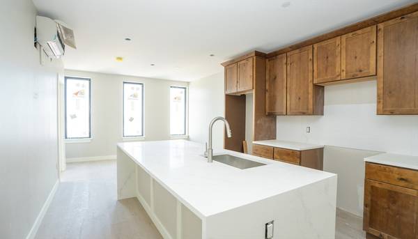 400 W Broadway #206, Boston, MA 02127