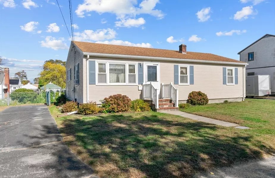 27 Webster St, Dartmouth, MA 02748