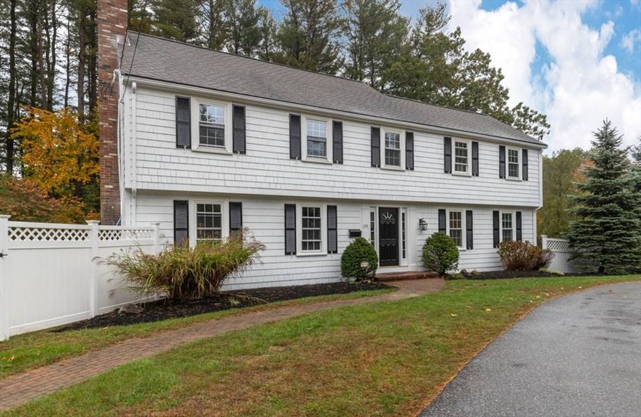 175 Lowell St, Lynnfield, MA 01940