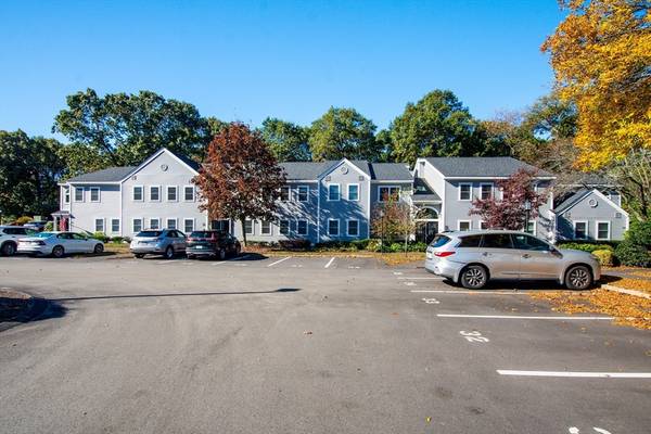 Hingham, MA 02043,303 Tuckers Ln #303