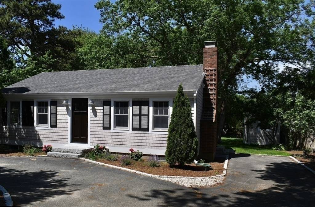 Barnstable, MA 02601,302 Bearses Way