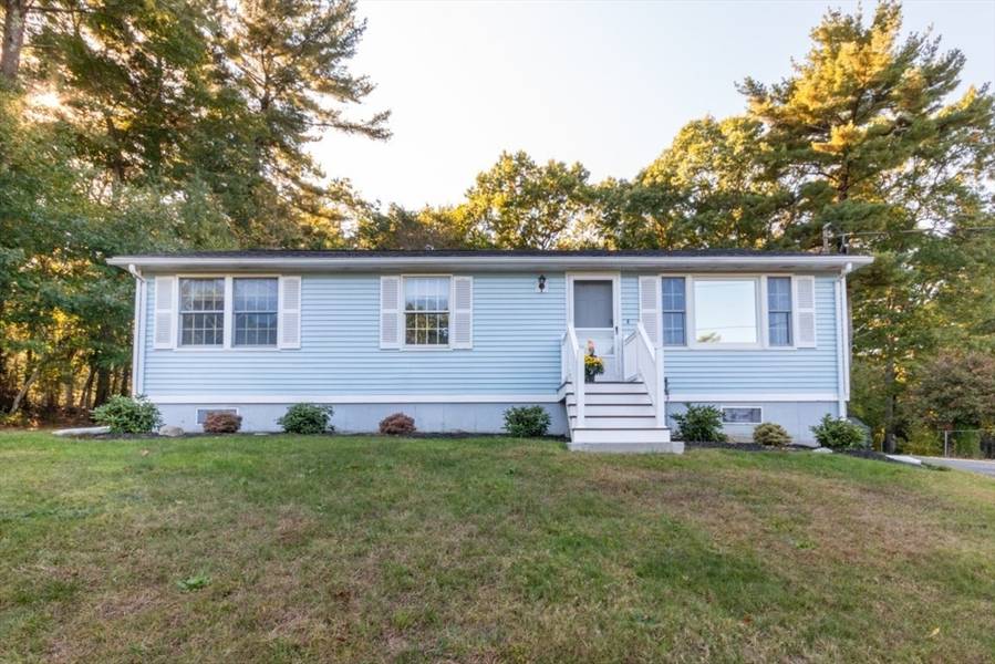 29 Hummingbird, Taunton, MA 02718