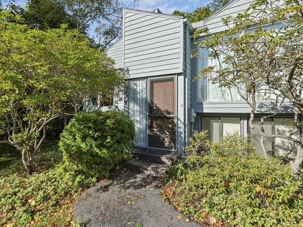 Acton, MA 01718,251 Brown Bear Crossing #194