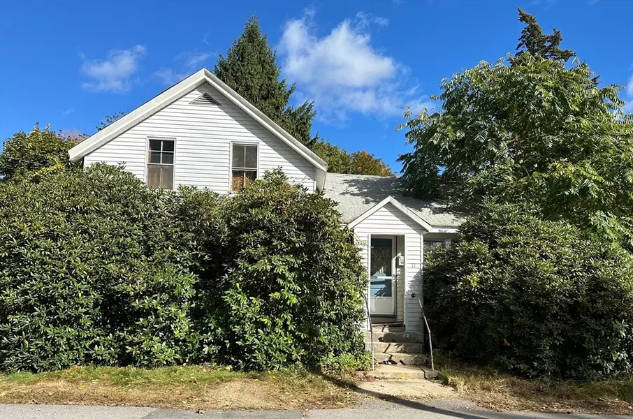 11 Pine Street, Maynard, MA 01754