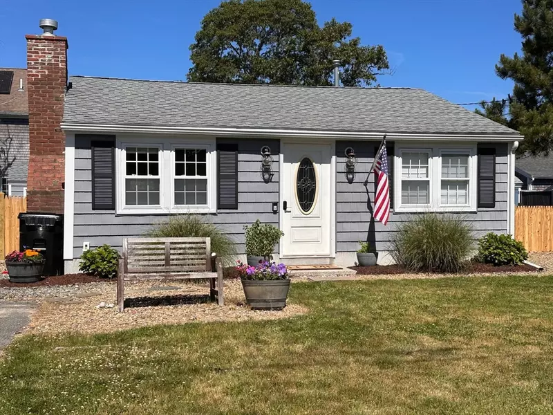 7 Bassett Ln, Dennis, MA 02639