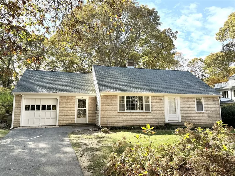 14 Gunning Point Ave, Falmouth, MA 02540