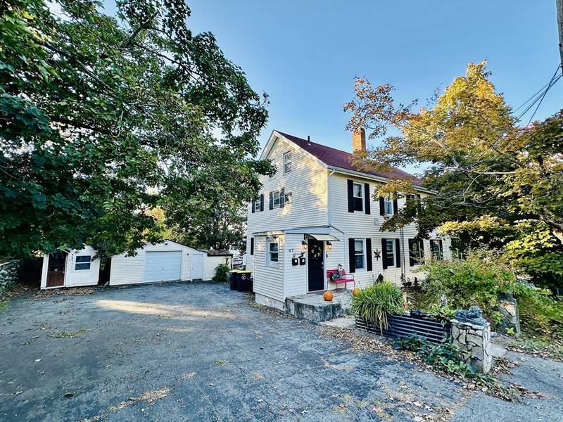 97 Dublin St, Somerset, MA 02726