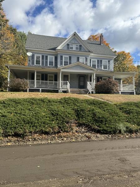 84 Quinapoxet St, Holden, MA 01522