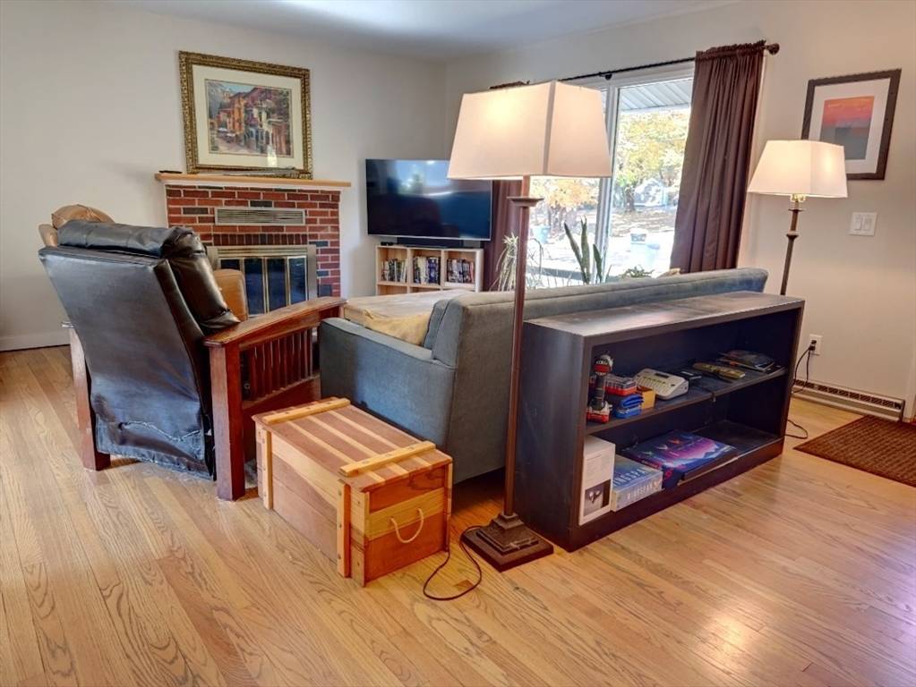 Hopkinton, MA 01748,9 Chamberlain Street