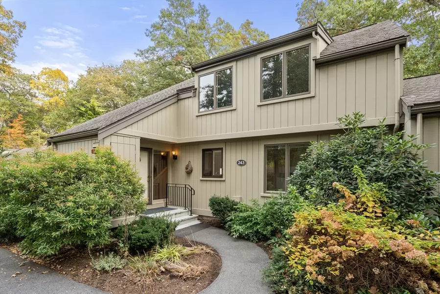 243 Aspen Cir #243, Lincoln, MA 01773