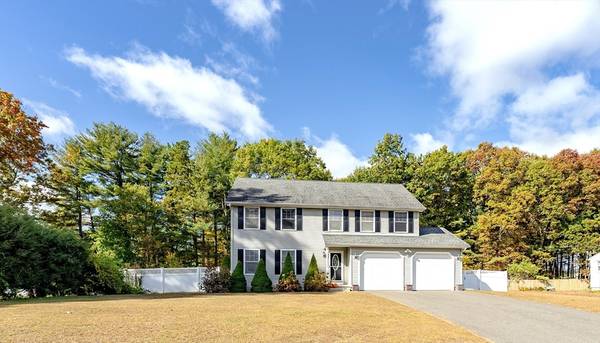 3 Shaggbark Dr, Southwick, MA 01077