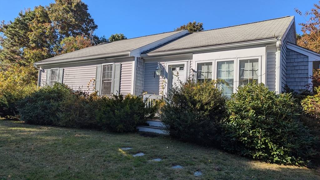 42 N Ockway Rd, Falmouth, MA 02536