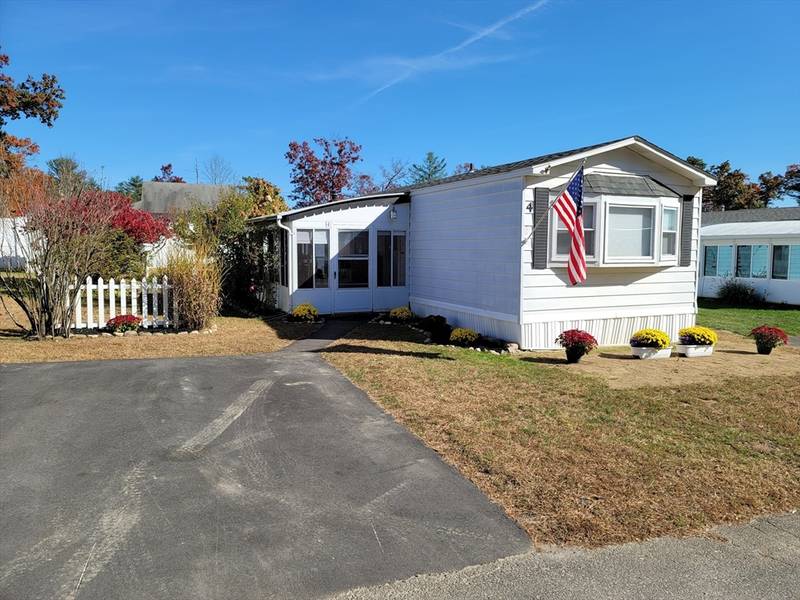 4 Johns Dr, Westfield, MA 01085