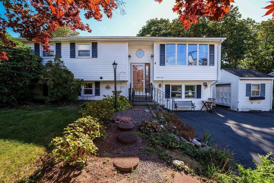 33 Nicholas Rd, Raynham, MA 02767