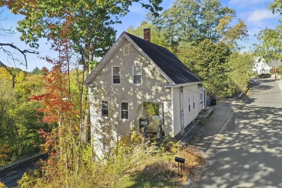 28 Tremont Street, Athol, MA 01331