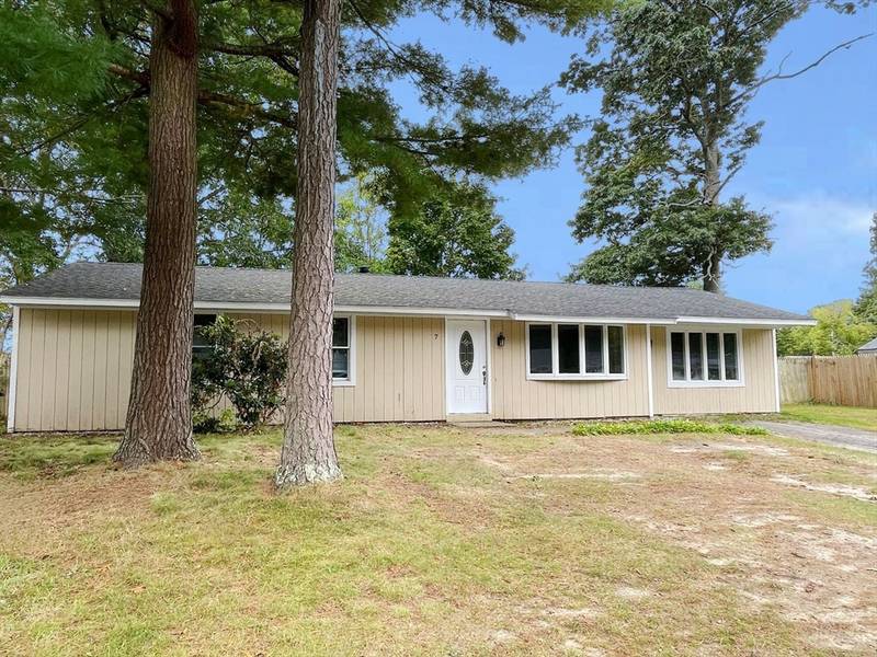 7 Wright Ln, Wareham, MA 02571