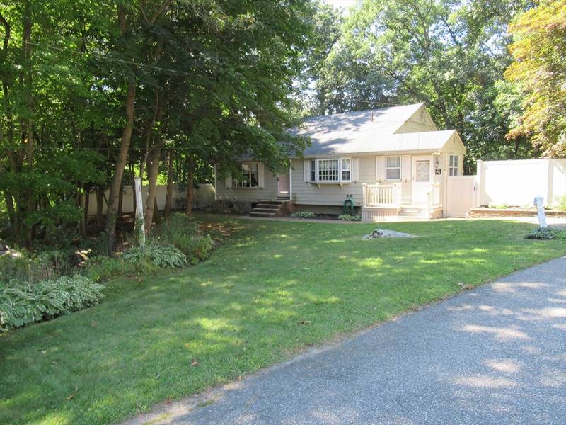 12 Richardson Cir, Saugus, MA 01906