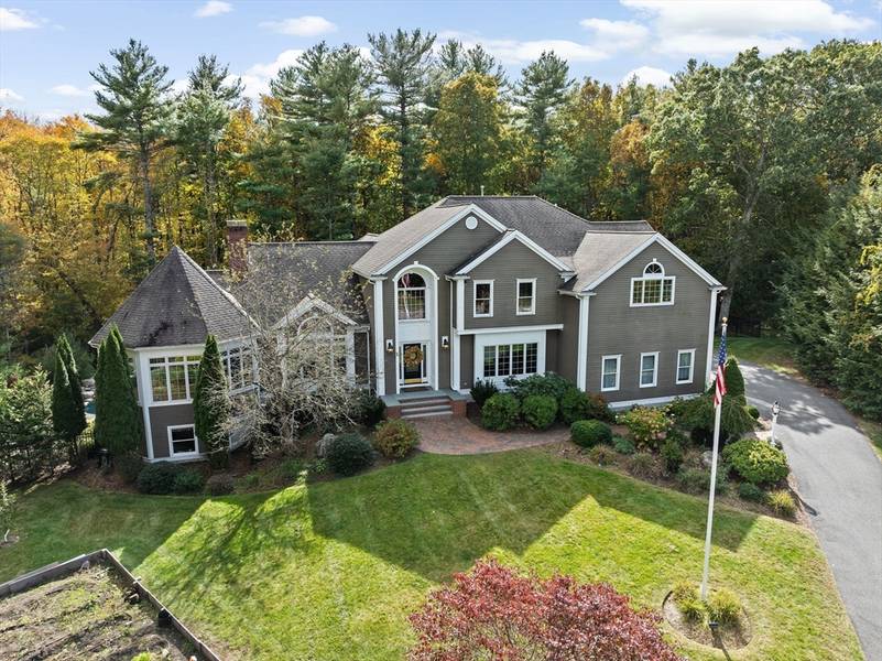 36 Farmside Dr, Pembroke, MA 02359