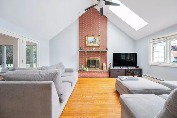 Seekonk, MA 02771,50 Meadowlark Dr.