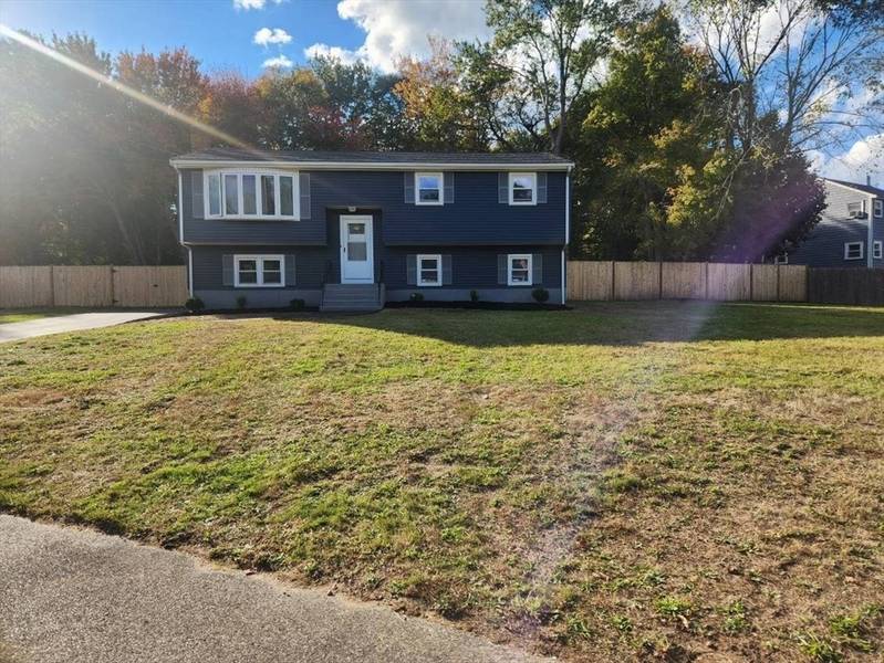 3 Lantern Rd, Holbrook, MA 02343