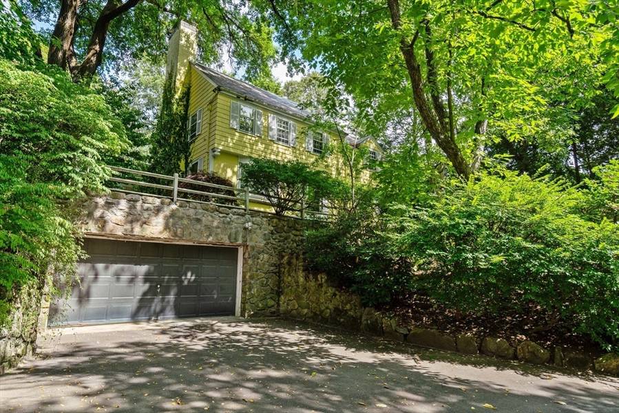 96 Wolcott Rd, Brookline, MA 02467