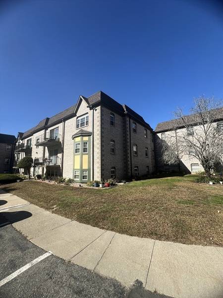 107 Oak Ln #1, Brockton, MA 02301