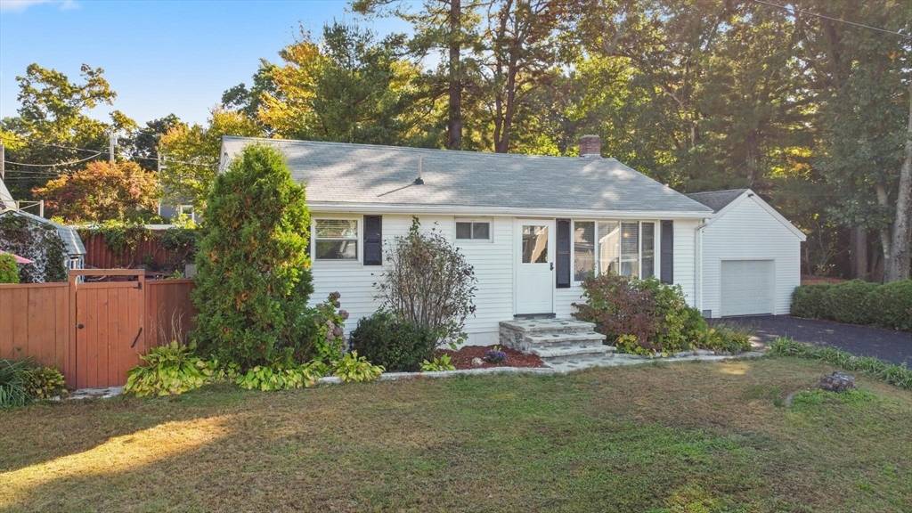 20 Grasshopper Lane, Tewksbury, MA 01876