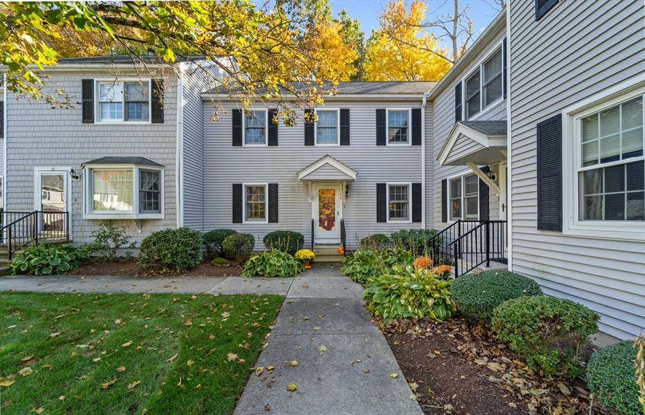 12 Shadow Brook Est #12, South Hadley, MA 01075