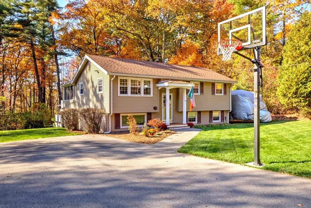 Chelmsford, MA 01824,29 Sleigh Rd