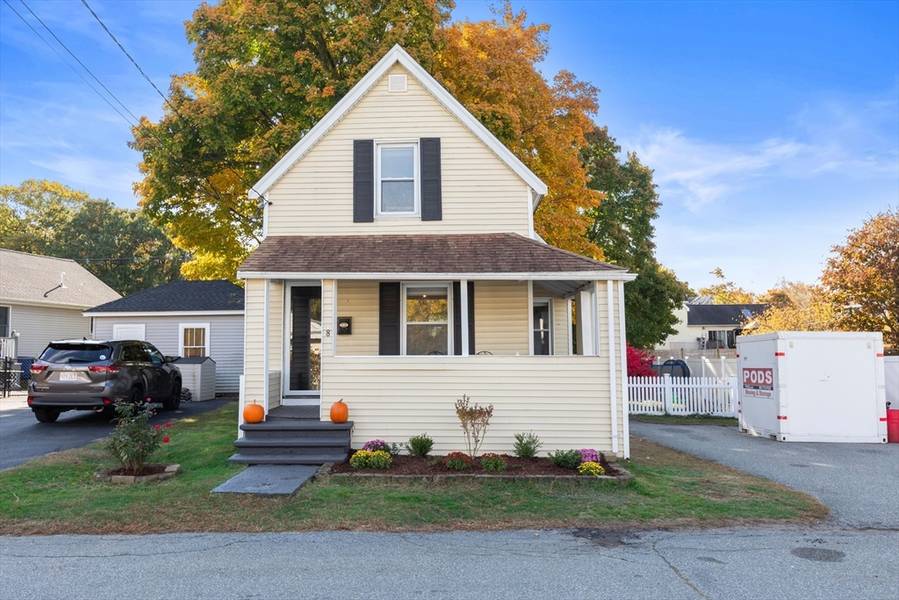 8 Elm St, Reading, MA 01867