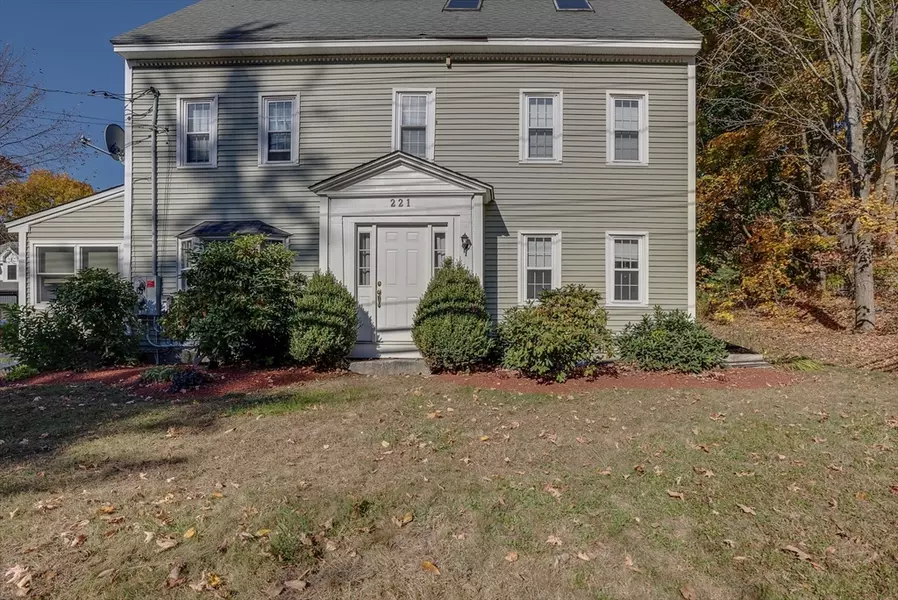 221 Lowell St #1, Andover, MA 01810