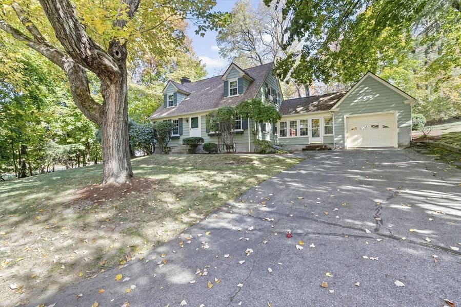 9 Howe Ave, Shrewsbury, MA 01545