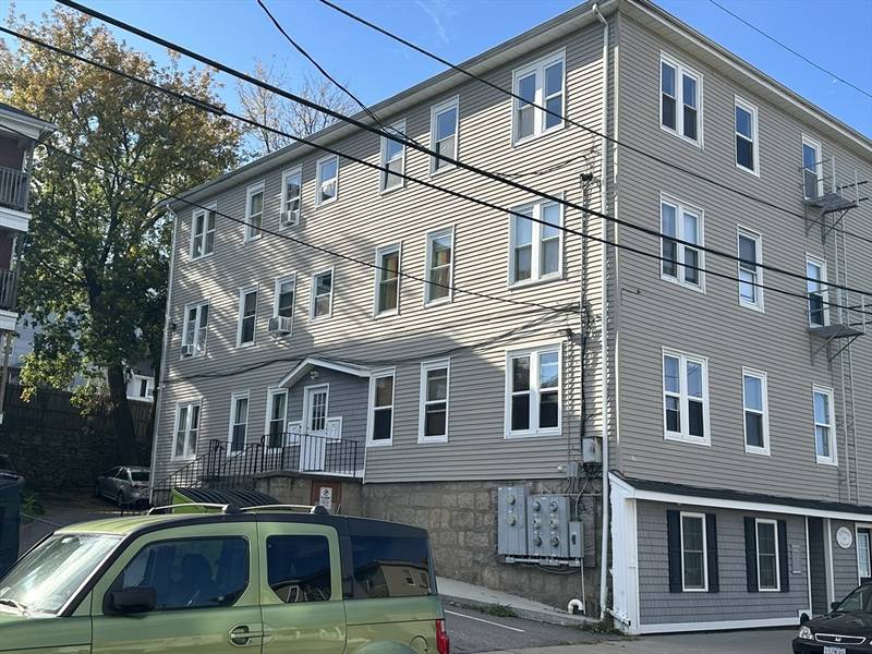 177 Nashua St #5, Fall River, MA 02721