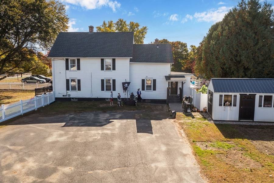 465 River Rd, Agawam, MA 01001