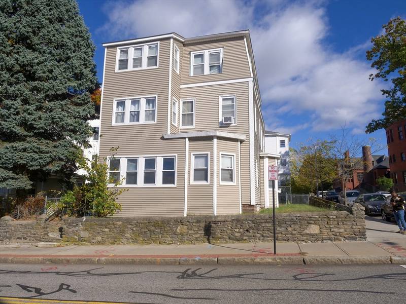 77 Providence St, Worcester, MA 01604