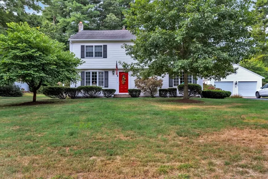 108 Mayflower Ridge Dr, Wareham, MA 02571