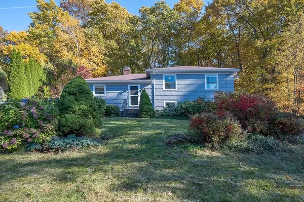 44 Oakridge Rd, Holden, MA 01520