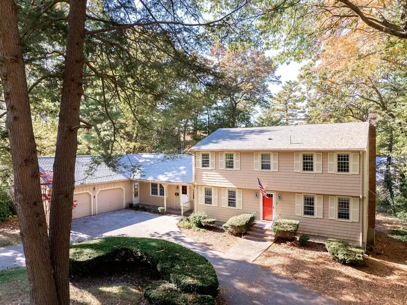 9 Harvest Ln, Hingham, MA 02043