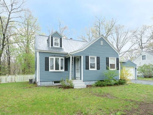 7 Lakeview Ave, Granby, MA 01033