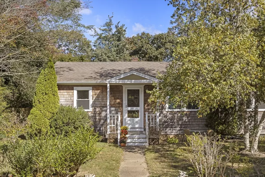 9 Webaqua Rd, Oak Bluffs, MA 02557