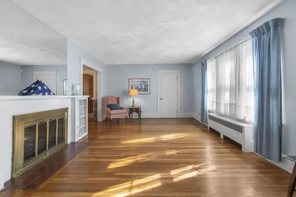 Wellesley, MA 02481,3 Vista Rd