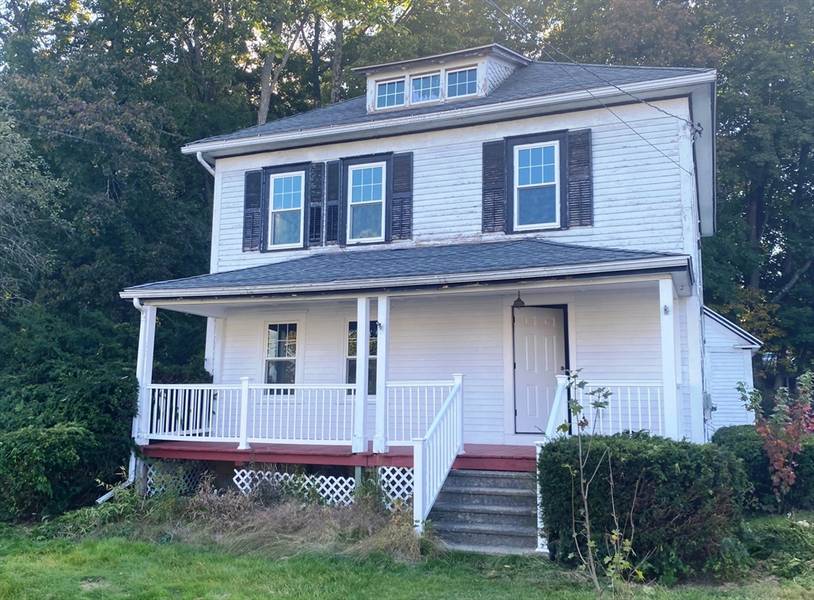 5 Village St, Dudley, MA 01571