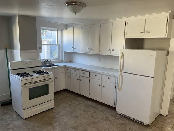 16-18 Bolton St #18, Waltham, MA 02453